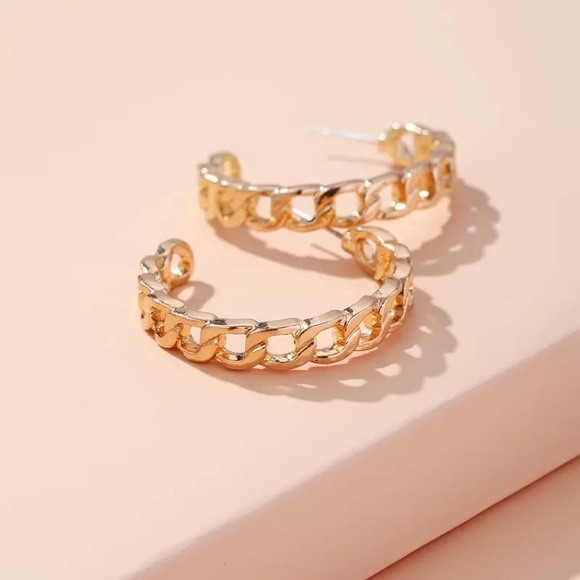 Anthropologie Jewelry - “City Girl” Chain Link Gold Hoop Open Circle Classic Chic Modern Casual Earrings